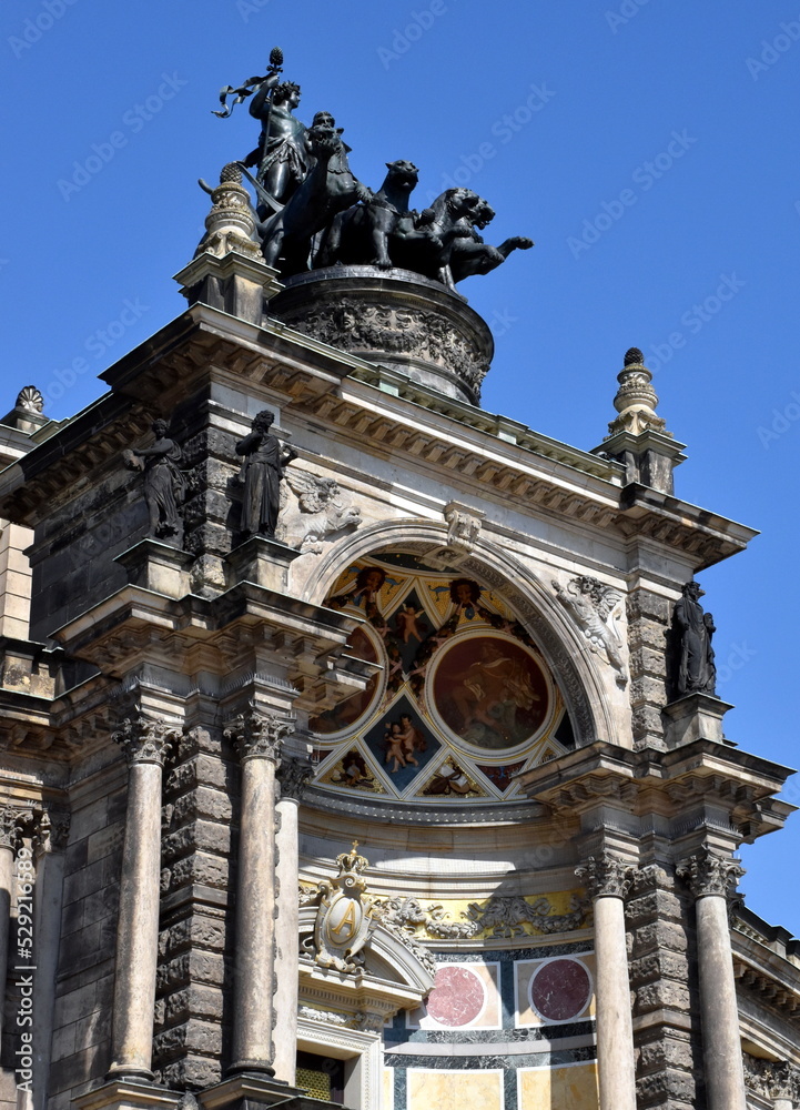 Semperoper in der Altstadt von Dresden