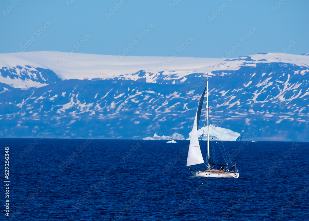Fototapeta premium Sailing along the western coast of Greenland
