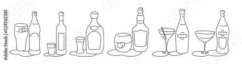 Beer vodka tequila whiskey martini vermouth bottle and glass outline icon on white background. Black white cartoon sketch graphic design. Doodle style. Hand drawn image. Party drinks concept