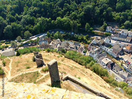 Blick von der Löwenburg auf Monreal im Landkreis Mayen-Koblenz in der Eifel, Rheinland-Pfalz. Aussicht vom Premium-Wanderweg Traumpfad Monrealer Ritterschlag. photo