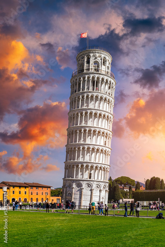 Canvas Print Leaning Tower of Pisa in a sunny day in Pisa, Italy