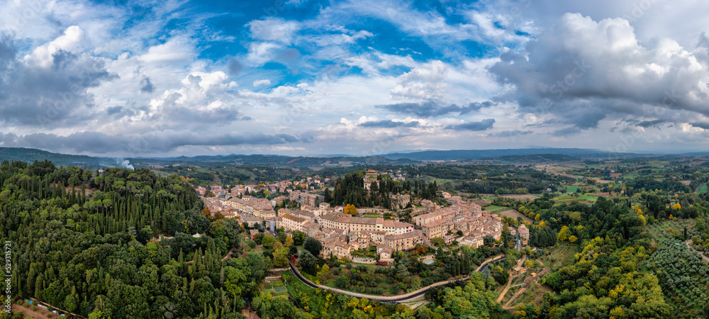 Fototapeta premium Cetona, Travel in Tuscany, Italy. Magnificent view of the ancient hilltop village of Cetona, Siena, Italy.