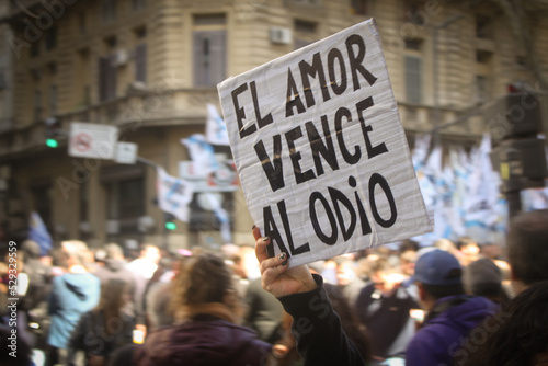  Poster love conquers hate in demonstration in Spanish