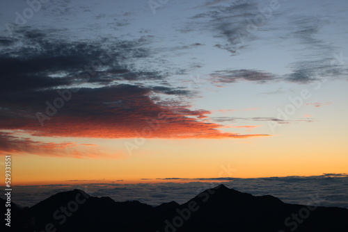 大汝山から見た夜明けの移ろいゆく空