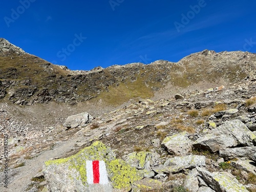 Mountaineering signposts and markings on the slopes of the Flüelatal or Flüela alpine valley in the Swiss Alps mountain massif, Davos - Canton of Grisons, Switzerland (Kanton Graubünden, Schweiz)