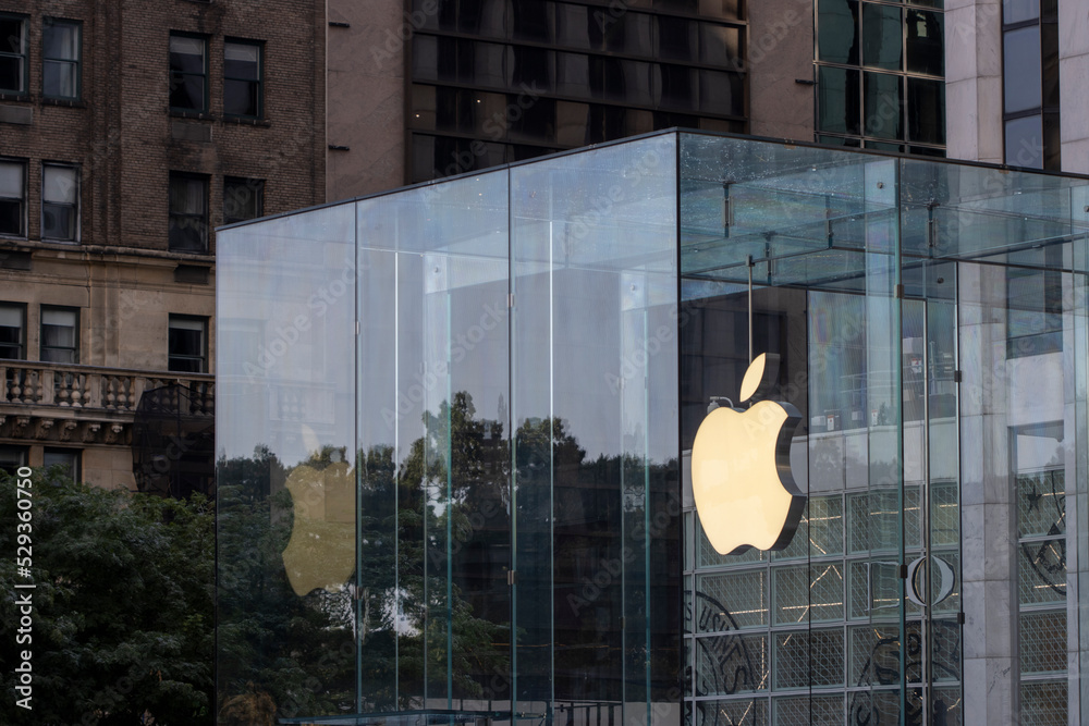 Stockfoto New York, NY, USA July 9, 2022 Apple logo is seen at the