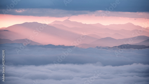 Il mare di nuvole sul Maiella - Abruzzo - inversione termica © Luigi Nespeca