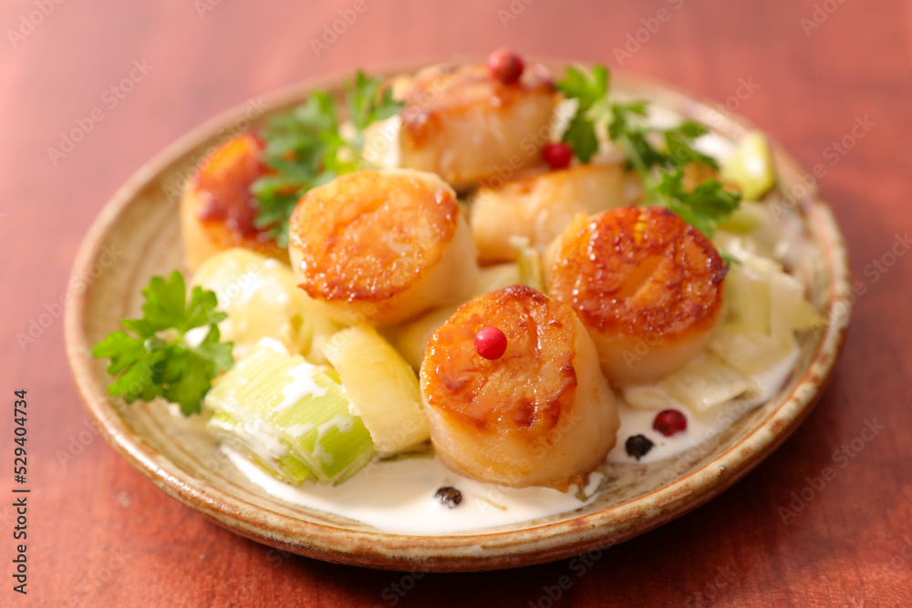 fried scallop with leek and cream fried scallop with leek and cream