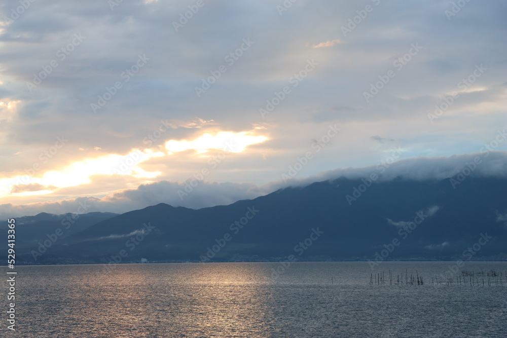 琵琶湖と夕暮れ