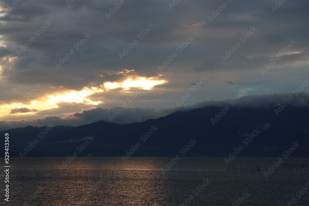 琵琶湖と夕暮れ