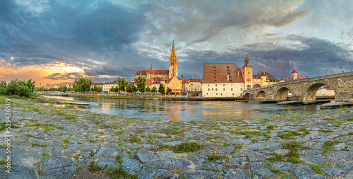 Regensburger Dom und die Altstadt sowie die Donau