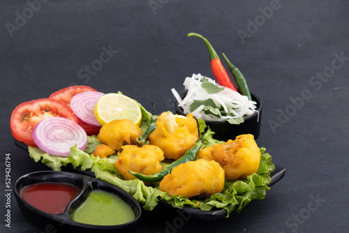 Favourite Indian Tea Time Fritters Cauliflower Pakoda Also Called Gobi Pakora Is Made Of Fresh Brassica Oleracea Florets Mixed With Bengal Gram Flour Besan, Spices, Masala And Green Vegetables