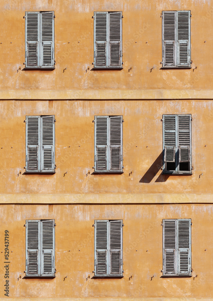Obraz premium Typical facade in the south of France, on the French Riviera, windows with colored shutters.