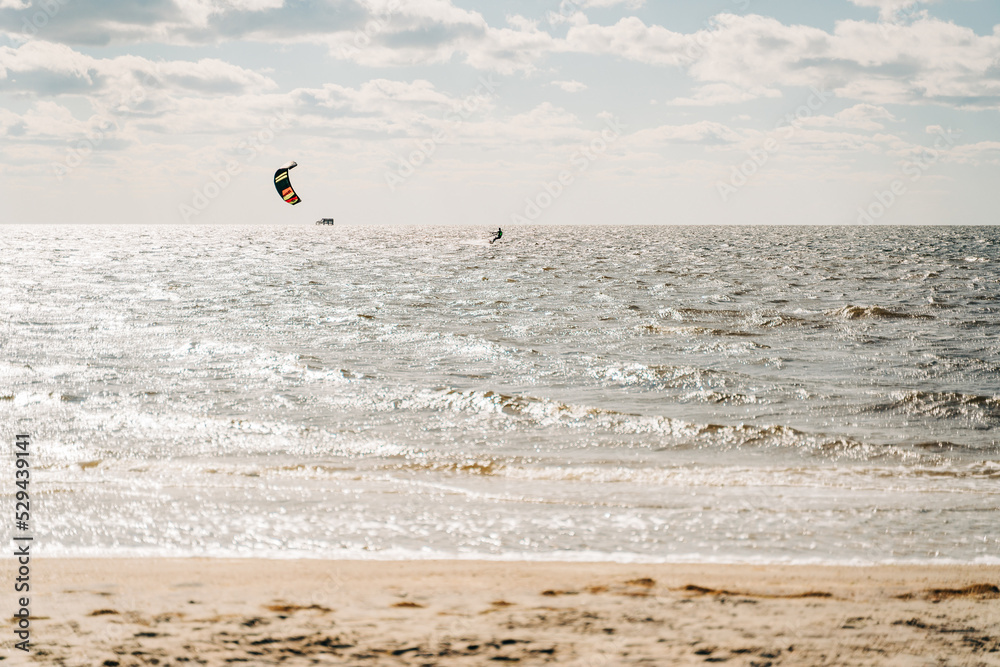 Obraz premium kite surfing on the beach