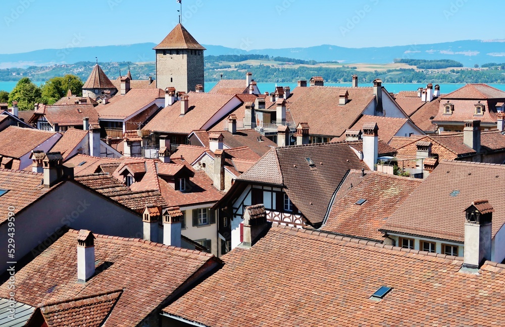 Fototapeta premium Dachlandschaft mit Turm, Murten, Morat, Westschweiz