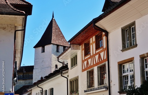 Murten, Morat, Westschweiz, Altstadtgasse mit Turm © Franz Gerhard