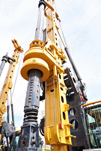 Rotary drilling rig