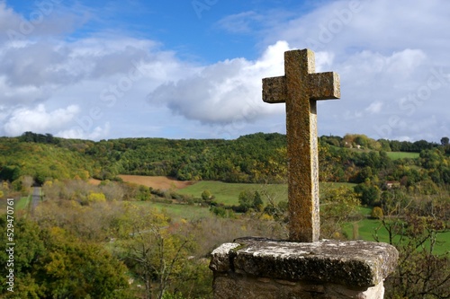Croix en pierre (Calvaire) à Puycelsi,