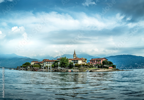 Obraz na płótnie Isola superiore on Lake Maggiore w salonie