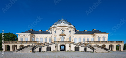 Obraz na płótnie Schloss Solitude in Stuttgart - beliebter Zwischenstopp auf Radtouren im Umland der baden-württembergischen Landeshauptstadt w salonie