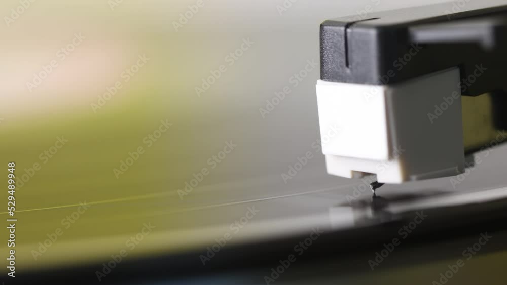 turn table with the spinning vinil disc turn table with the spinning vinil disc