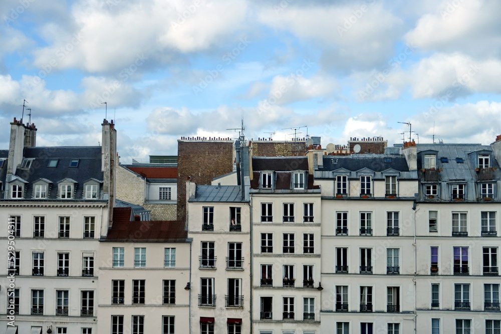 Vieilles maisons parisiennes.