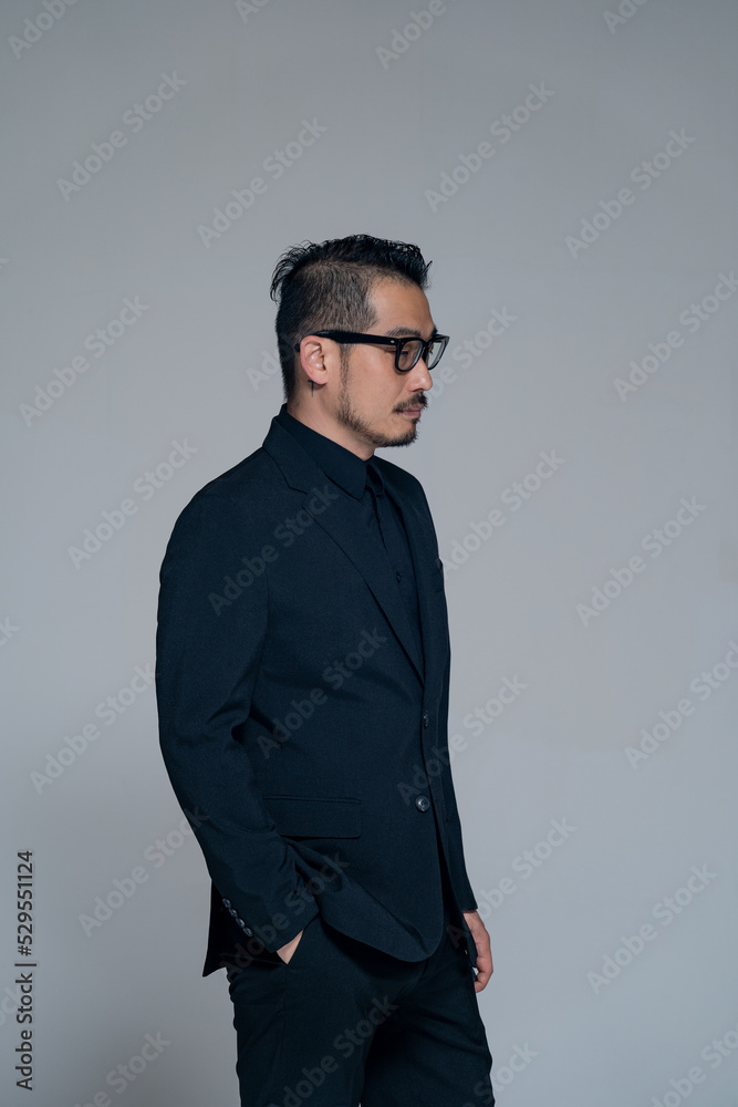 Obraz premium 기업인, 인물사진, ceo, 뿔테, 안경, 슈트, 잘생긴, 자부하는, 사람, 국민, 낯, 해피, 고민, 넥타이, 성공, 감독, 임원, 검다, 업무, 심각한, 셔츠, 남자, 사업가, 아시아인, 동양인, asian, 성숙한, 수염, 콧수염, 회사원, 전문가, 변호사, 프로필, 증명사진, 여권사진, 비자사진, 취업사진, 면허증사진, 인물, 외모, male, 남성