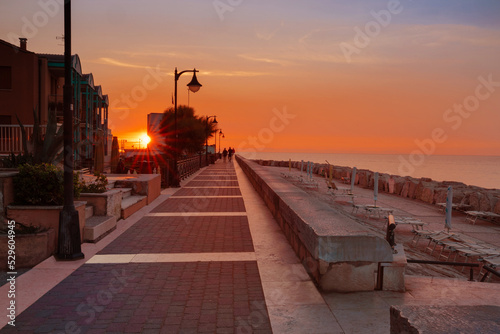 Caorle - Sonnenaufgang auf der Promenade © babsi_w