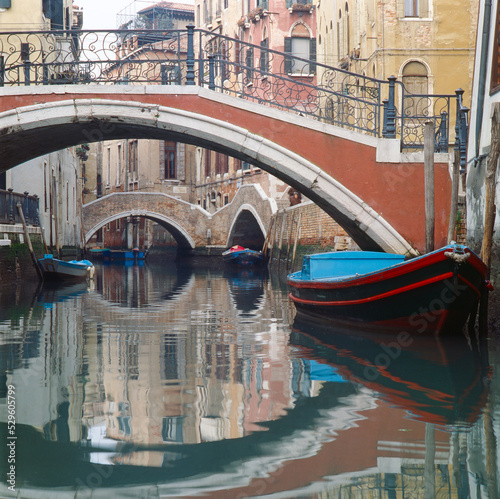 Venezia. Ponte del Paradiso sul rio del Mondo Novo a S Maria Formosa photo