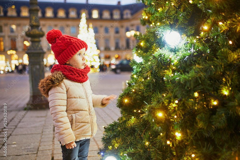 © Ekaterina Pokrovsky - Happy cheerful preschooler girl on a Christmas market in Paris, France © Ekaterina Pokrovsky - Happy cheerful preschooler girl on a Christmas market in Paris, France