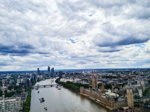 An der Tower Bridge in der City von London photo