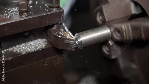 Facing material process in the lathe machine photo