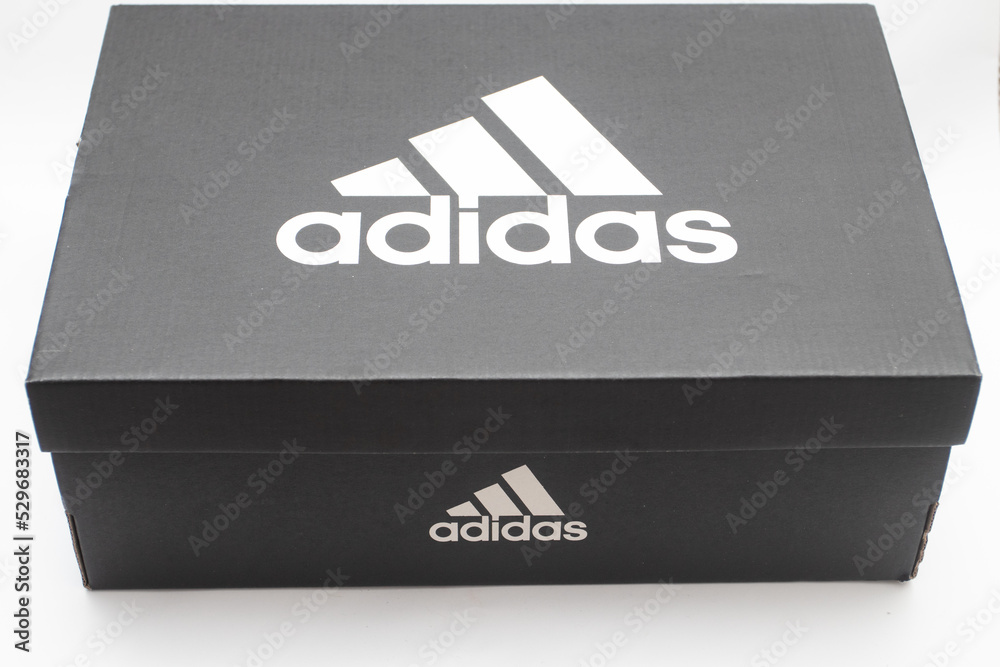 Adidas Originals Shoes Box Istanbul, Turkey - June 01, 2022 Stock 写真 |  Adobe Stock
