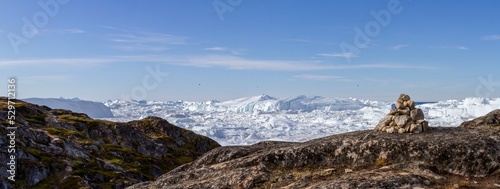 Foto Panorama of rock cairn at Ilulissat Icefiord, Greenland