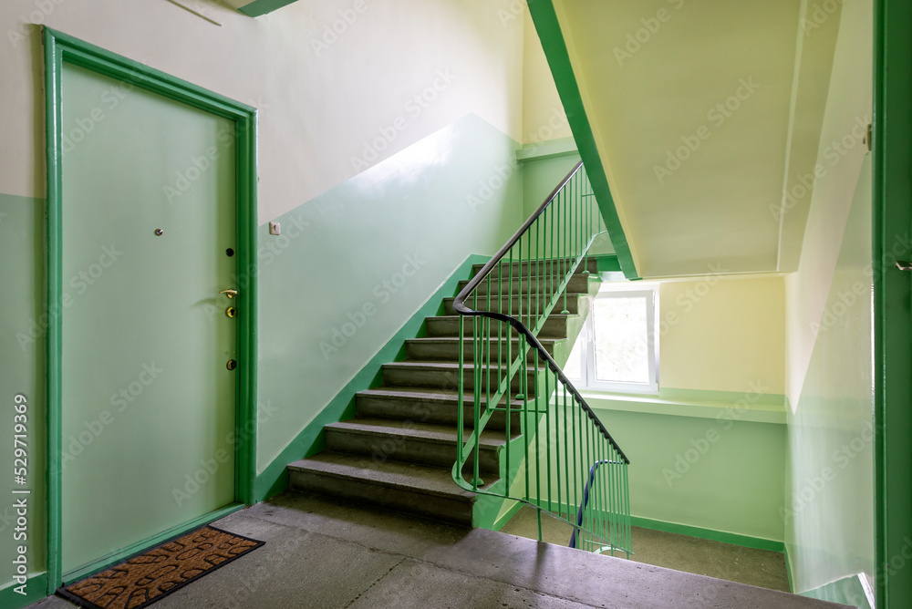 Obraz premium Mieszkanie w bloku z wielkiej płyty.