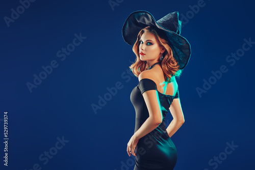 Photographie woman in witch costume