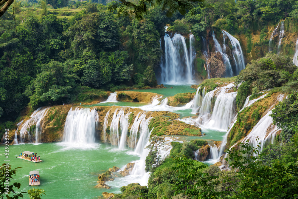 Obraz premium Stunning view at Detian waterfalls in Guangxi province China