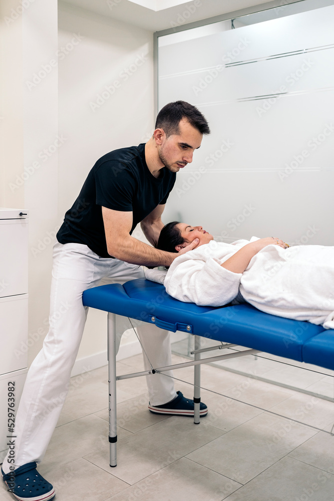 Obraz premium Woman Receiving Neck Massage