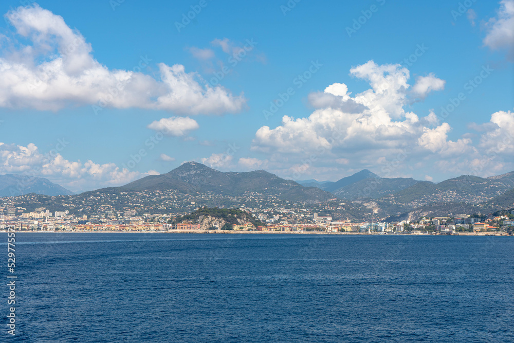 Ville de Nice et son château et promenade des anglais