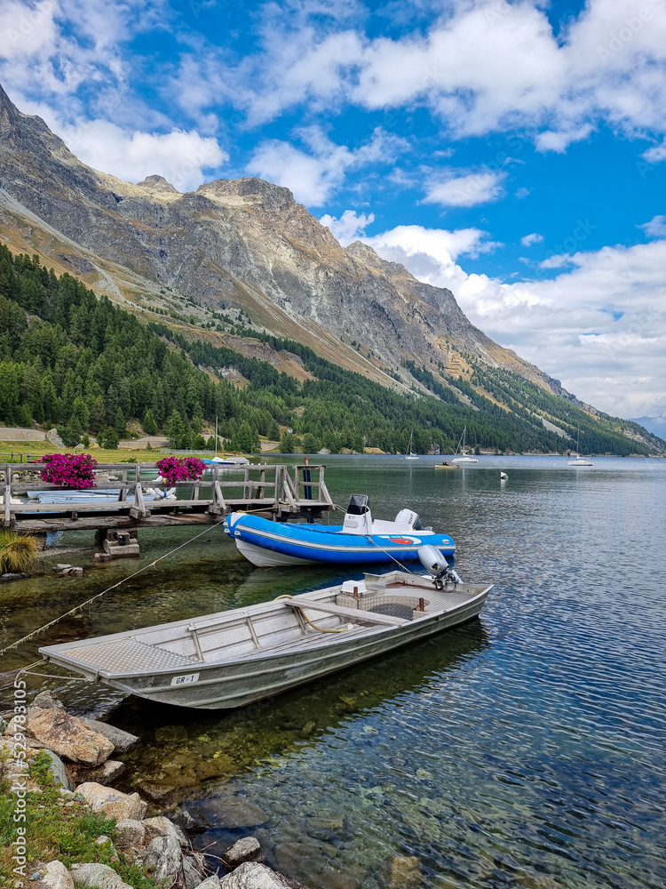 lago alpino svizzero