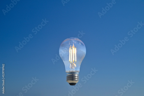 Light Bulb & Sky, 電球と空