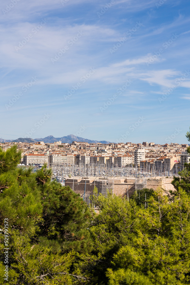 Panorama sur le Vieux-Port, le Ville de Marseille et Pic de Bretagne