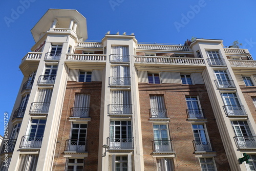 Bâtiment typique, vue de l'extérieur, ville de Reims, département de la Marne, France