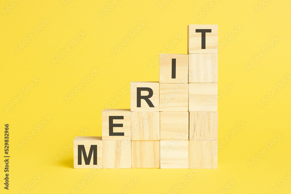 Εκτύπωση καμβά merit - text on wooden cubes, yellow background