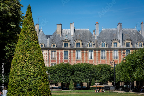 Sticker Place des Vosges, the oldest planned square in Paris, built in the 17th century