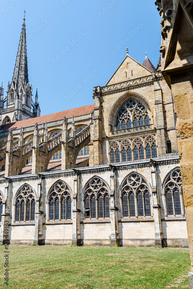 Obraz premium Cloister of the Cathedral of Santa Maria of Bayonne, France.
