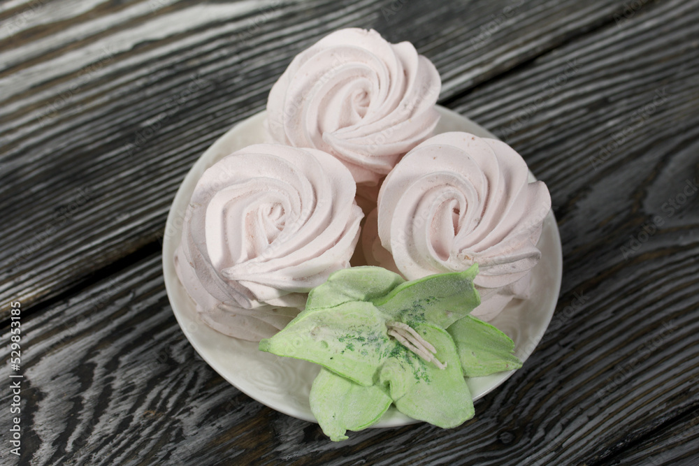 Zephyr on a saucer. Zephyr lily. On pine boards. Zephyr on a saucer. Zephyr lily. On pine boards.