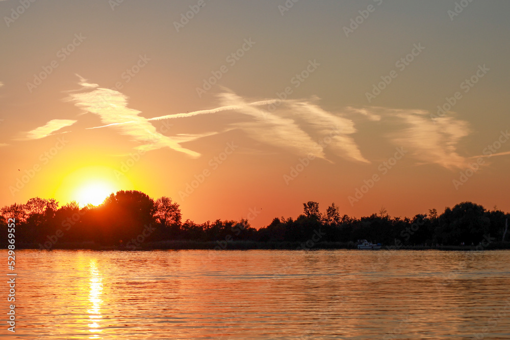 Naklejka premium Sunset over the Rottemeren and river Rotte at Zevenhuizen