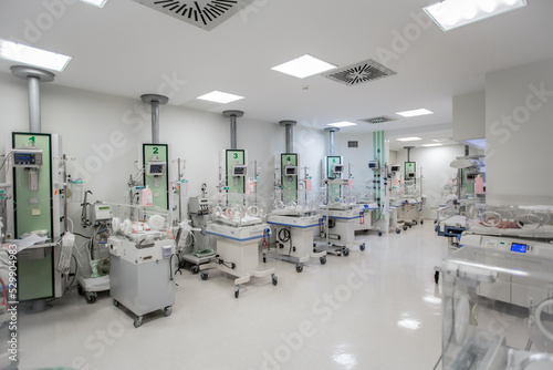 baby intensive care room, baby intensive care photo