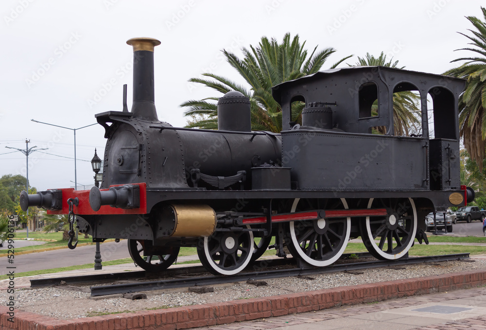 Naklejka premium Old abandoned train locomotive in a city park.